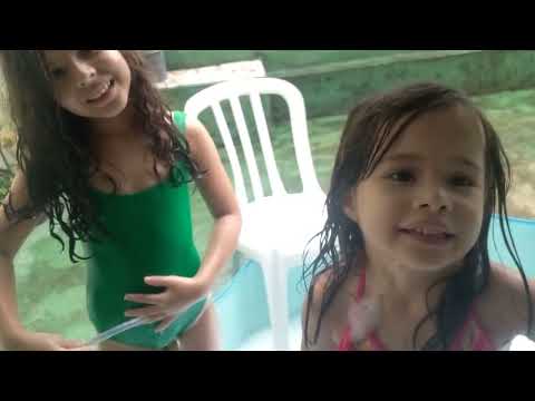 As aventuras de Sofia & Giovana| Fazendo bagunça na piscina 💦☀️