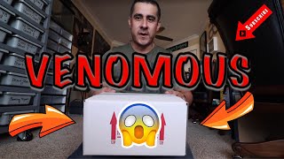 MY NEW PET IS FREAKING AWESOME ! UNBOXING