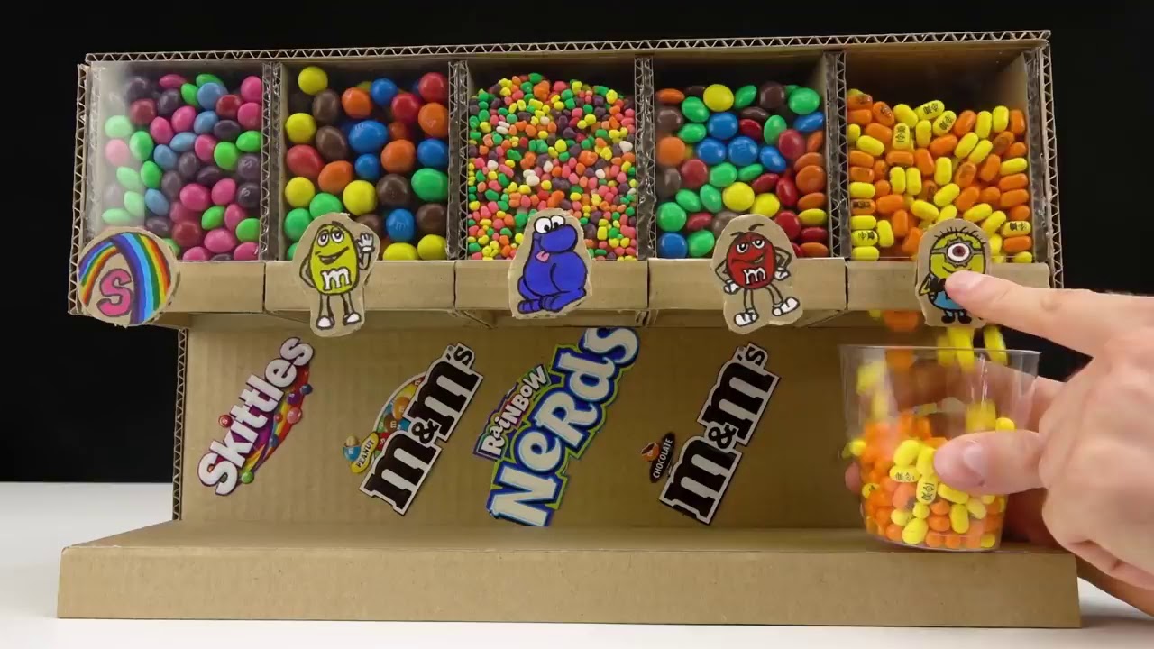 DYSTRYBUTOR CUKIERKÓW Candy distributor M&M's Tic Tac Skitlles - YouTube