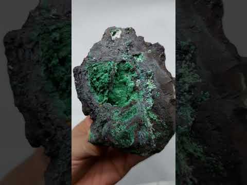 Vídeo: Pedres de malaquita: propietats minerals