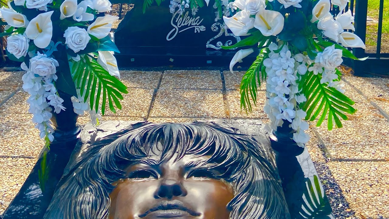 Selena's Gravesite at Seaside Memorial Park, Corpus Christi, TX 💜 YouTube