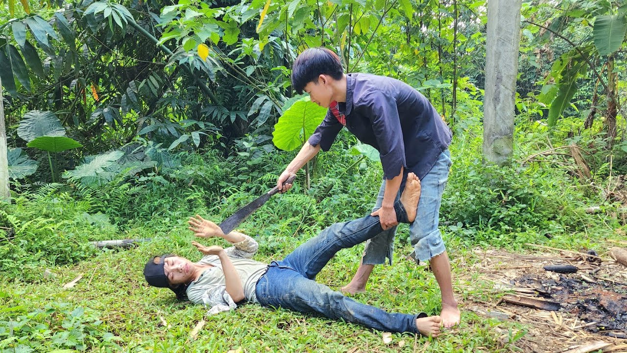 Homeless boy goes to stream to find fish, mysterious person steals corn to boy's house to eat