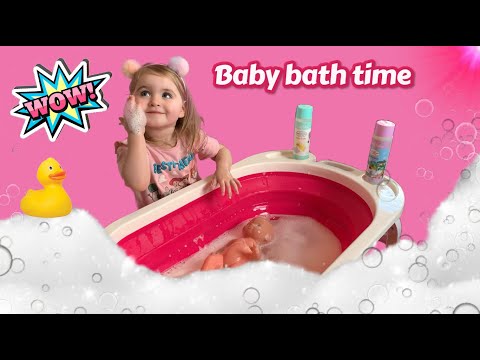 Baby bath time and kids nursery rhymes with Lilah