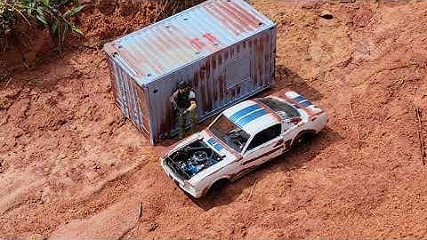 1/18 Shipping Container Diorama