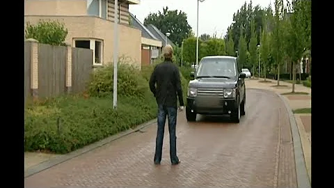 Verslaggever Opgelicht bijna omvergereden! - Tros Opgelicht