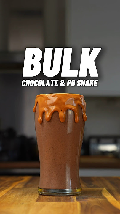 The BEST Chocolate & PB Bulking Shake! 💪🏽🥤OVER 1000 calories with 62g Protein! #bulking #recipe