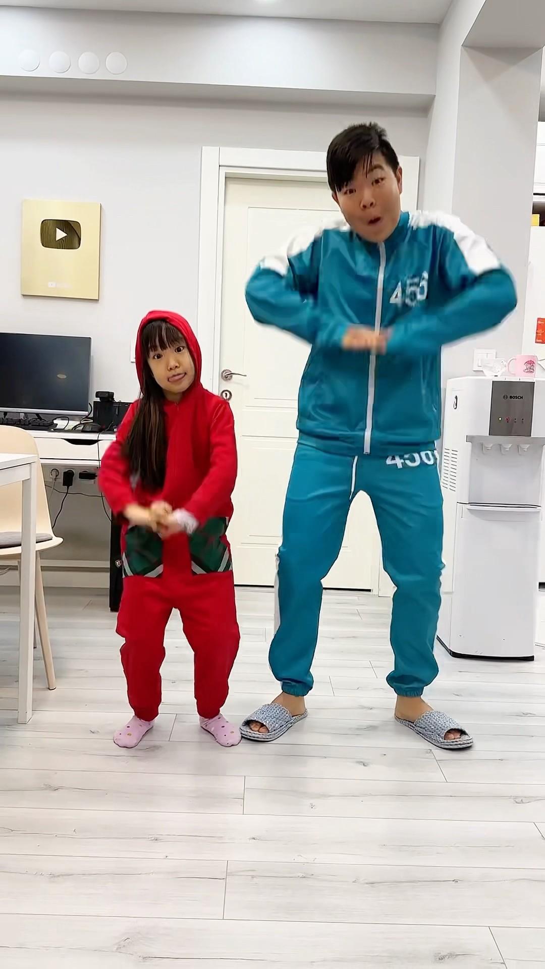 Ki Hoon and the guard from Squid Game dancing ?‍?? LeoNata family #shorts