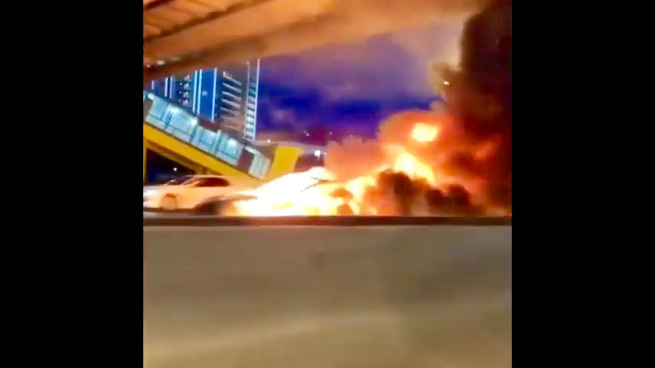 Тесла сгорела на мкаде