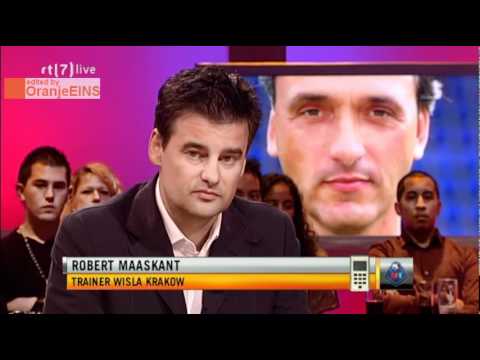 Robert Maaskant belt en wordt aangepakt door Johan Derksen en Jakhals Erik (VI 23-8-2010)