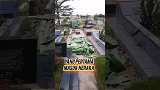 Yang Pertama Masuk Neraka