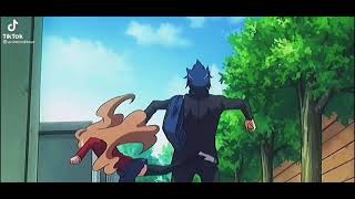 Dikkat Edin Birden Tekme Atabilir