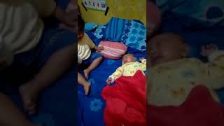 Kaka Yg Lagi Nyusuin Adiky