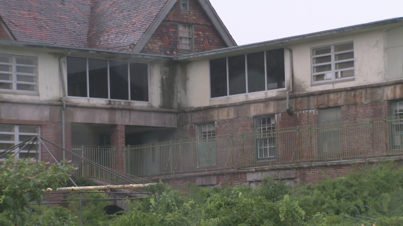 Vacant hospital causing trash trouble for residents