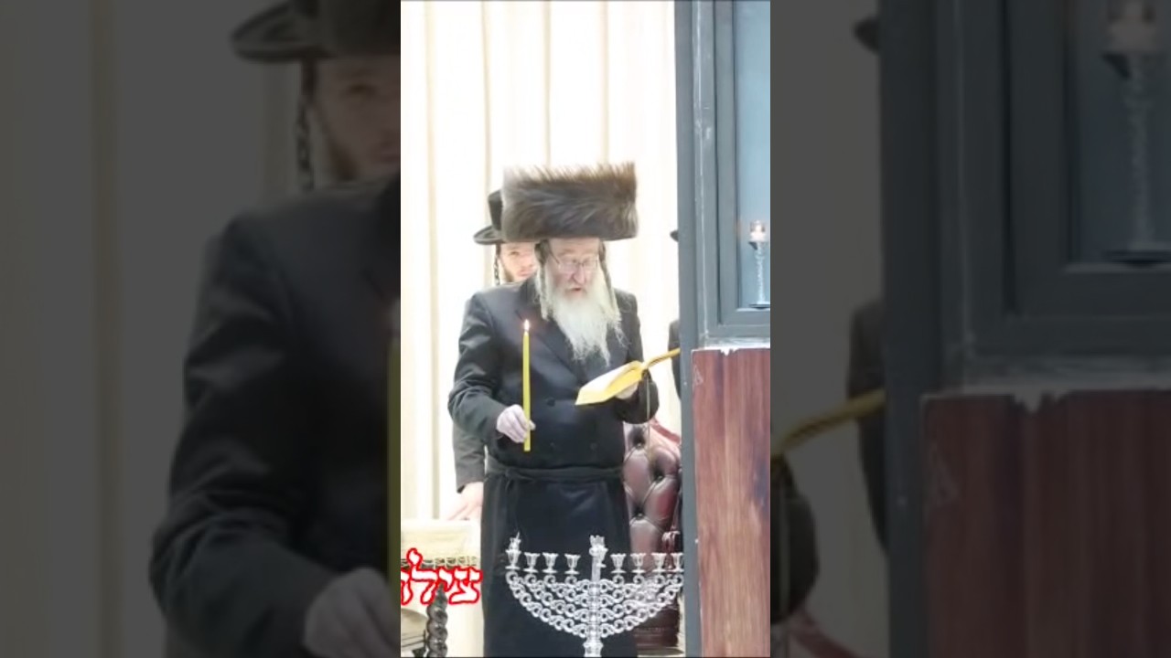 כ"ק האדמו'ר מביאלה בהדלקת נרות חנוכה