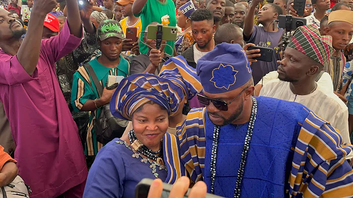 ODUNLADE ADEKOLA & HIS WIFE ON THE DANCE FLOOR AT HIS FATHER’S BURIAL THANKSGIVING 
