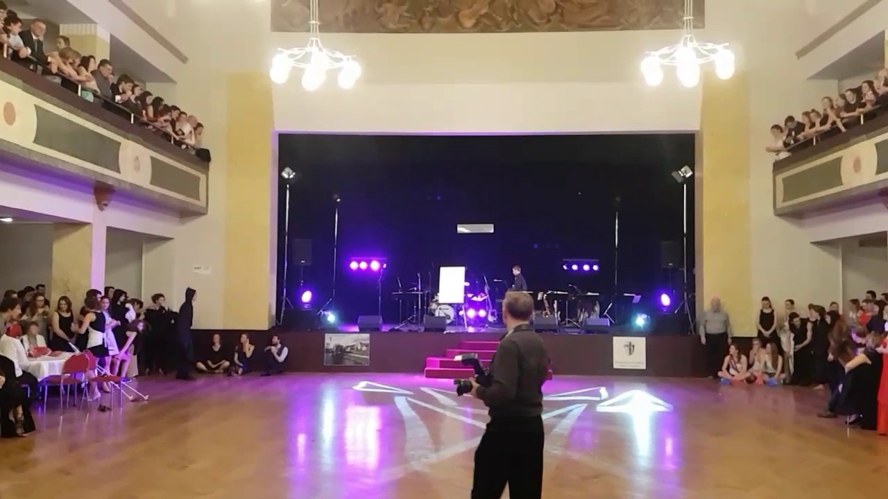 Ples gymnázia Oty Pavla 2017 - půlnoční překvapení 4.A