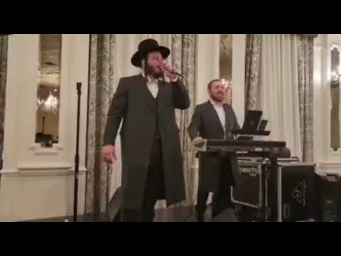 שרולי אלטמן עם הקלידן אברהם דוד לונגר