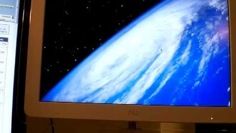 iMac G4 booting Mac OSX Leopard