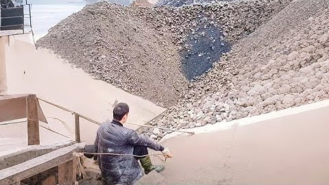 Barge unloading 4300 tons of medium-sized ore - relaxing flow - Vlog of work on the barge