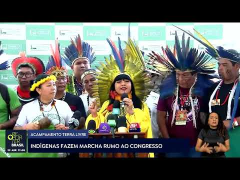 Acampamento Terra Livre: indígenas fazem marcha rumo ao Congresso