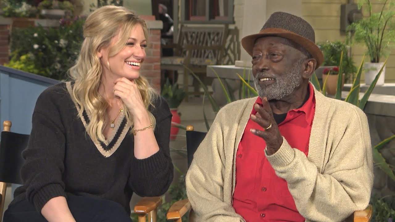 ⁣2 Broke Girls Reunion! Garrett Morris and Beth Behrs on The Neighborhood (Exclusive)