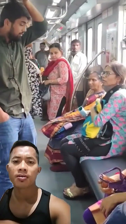 Cara Mendapatkan tempat duduk di kereta #funny #comedy #prank #train #shortvideo #shorts