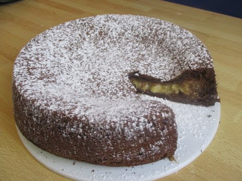 recette-du-fondant-au-chocolat-avec-son-coeur-banane---facile-et-délicieux
