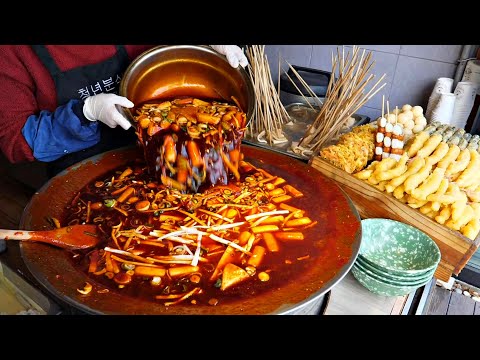 Spicy Red Sauce! delicious tteokbokki - spicy rice cake / Korean street food