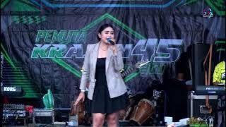 Disimpang jalan / LARAS MYLONIA