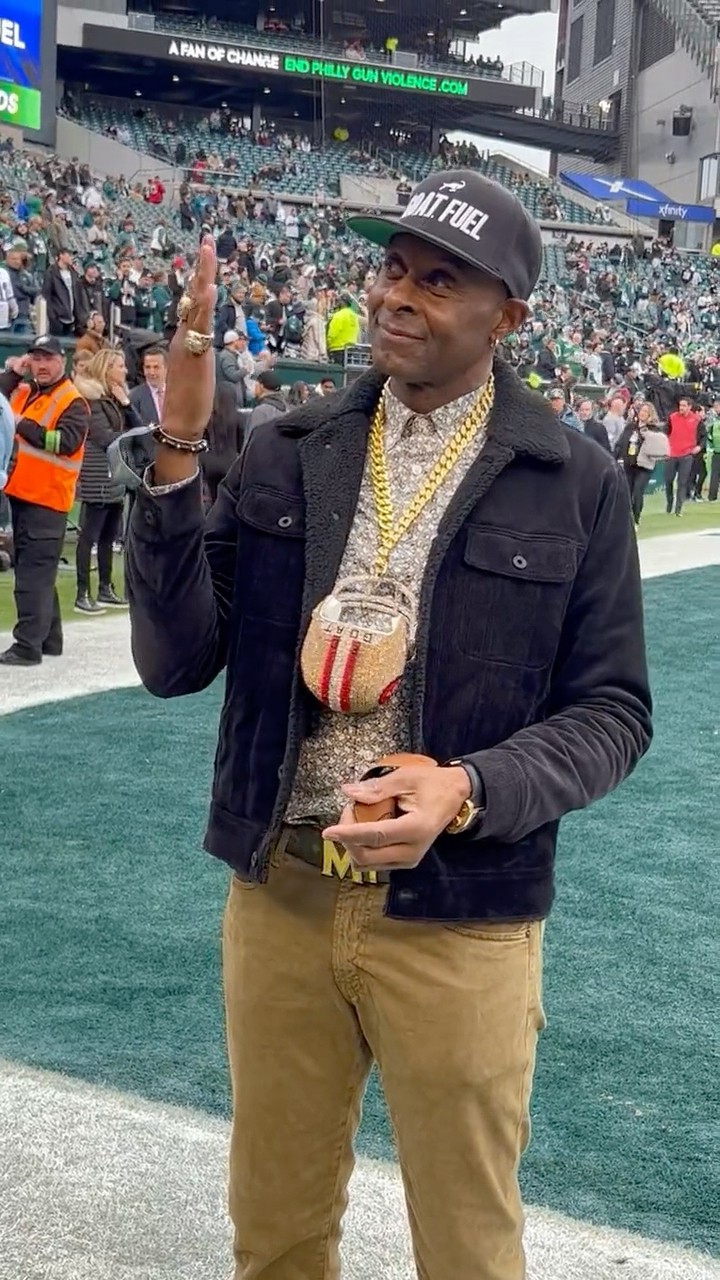 That time Eagles fans started booing Jerry Rice so he pulled out his rings ?? #NFL #Funny