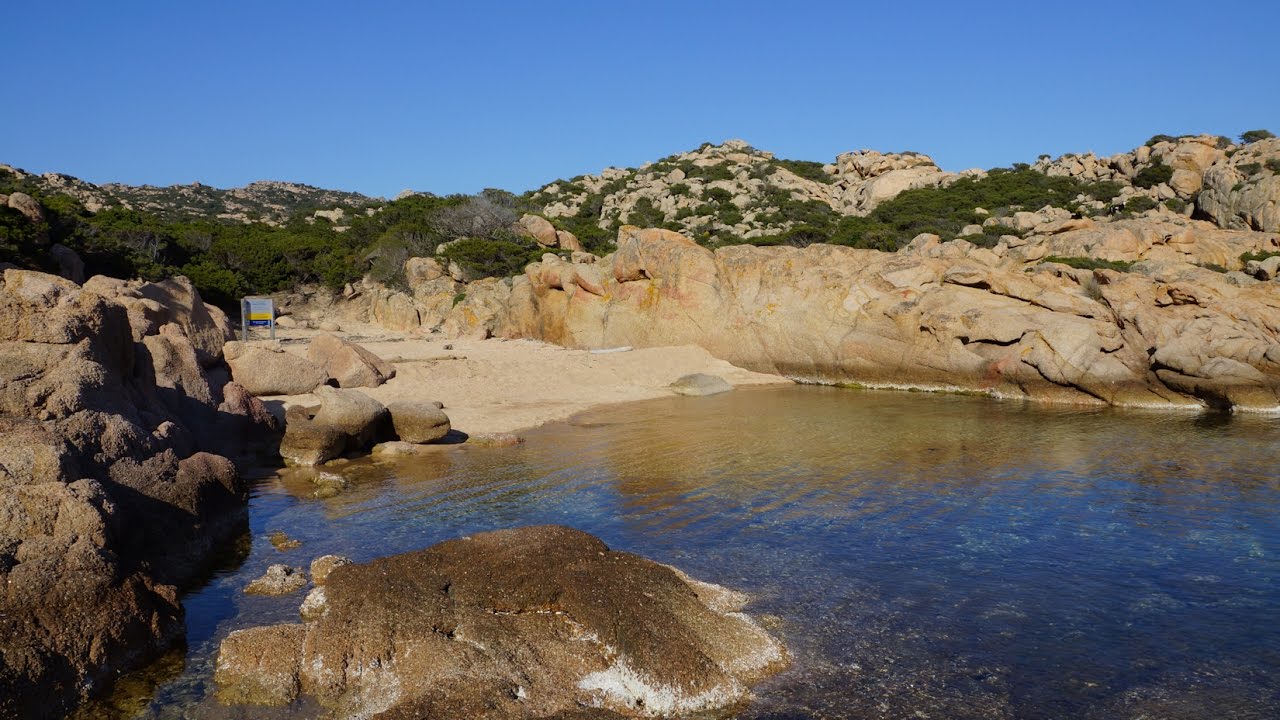 Bonifacio - Crique, entre le Capu di Fenu et la Cala Genovese