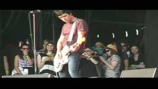 THE CRIBS  (Cheat On Me) @ GLASTONBURY