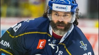 Believe it or not, Jaromir Jagr is still playing pro hockey