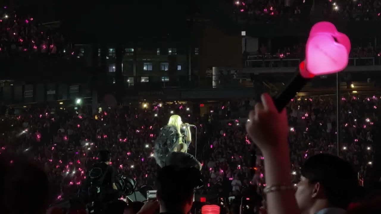 TWO YEARS (ROSE SOLO) - BLACKPINK Deadline World Tour at Citi Field, NY!!!