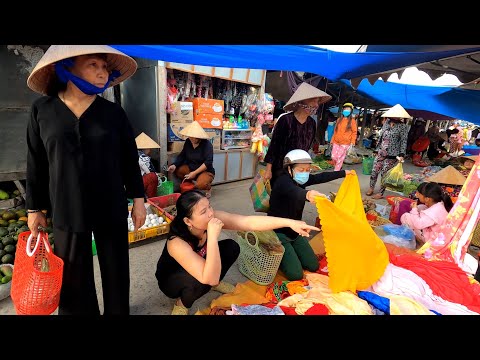 Cô Bác Đi Chợ Quê Mua Vải Chuẩn Bị Tết Nhất Tại Quê Hương Mỏ Cày Nam - Hương Vị Đồng Quê