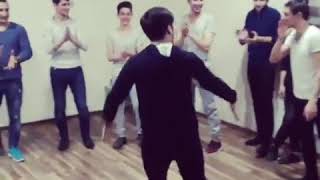 Асхьаб Вахарагов танцует