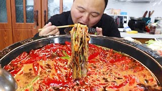 Seven catties of tripe  A Qiang makes ”spicy hot pot”  and lasagna tripe is eaten face to face and
