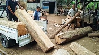 very stunning large teak wood in the traditional way,, sawmilling skills are amazing