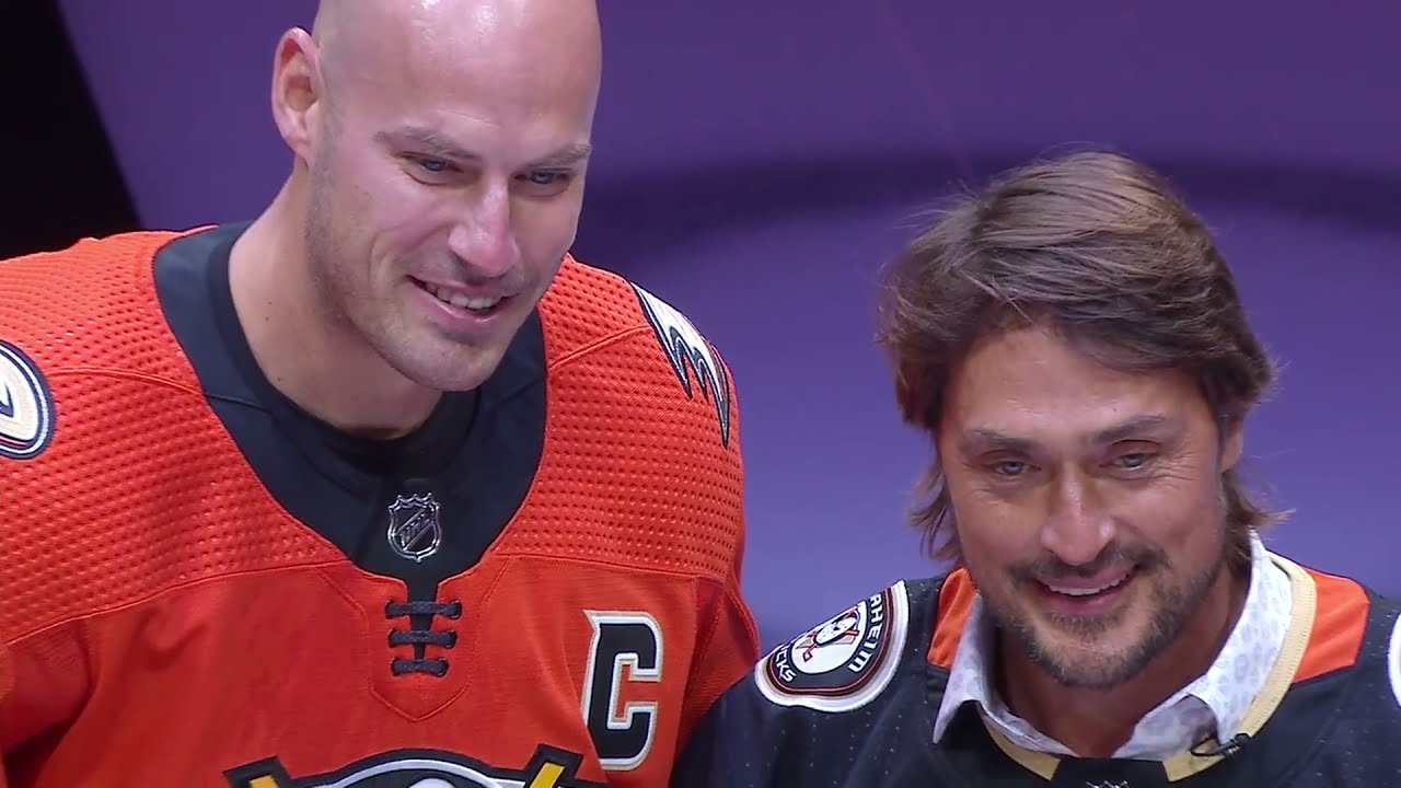 Dana Point, California, USA. 8th Sep, 2013. Anaheim Ducks Wing Teemu Selanne  stands with Ryan Getzlaf at the 6th tee on Sunday morning.///ADDITIONAL  INFO:---Anaheim Ducks Team Captain Ryan Getzlaf hosted the 2013