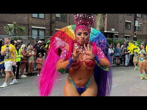 Notting Hill Karnavalı 60. yılında Batı Londra’ya döndü
