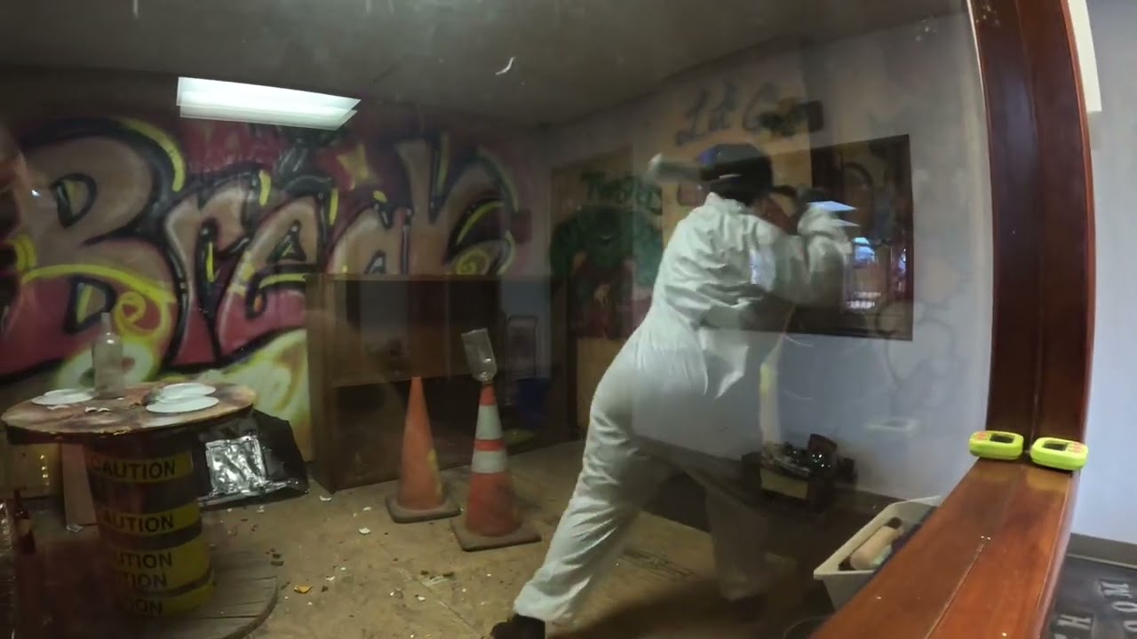 Breaking Things, @ The Smash Room 😎🔥