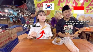 YouTuber terkenal Indonesia 🇮🇩 ajari saya cara makan Makanan Indonesia!