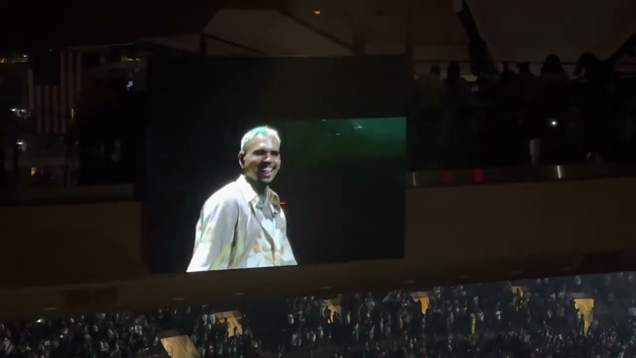 The FANS choose, NO AIR. Chris Brown @MSG 