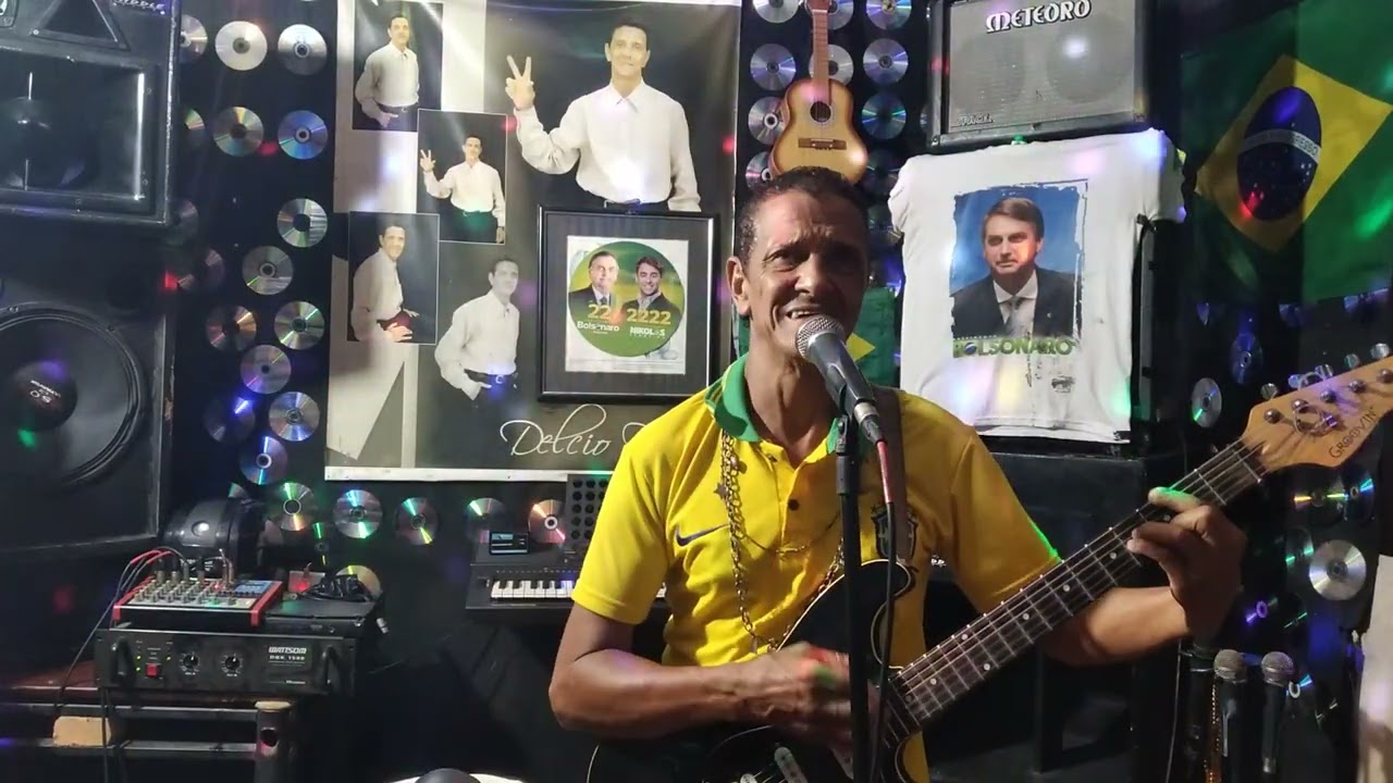 BANDA THE FIVES  agora eu sei.  voz e guitarra com cantor DELCIO FILE.  é pra mata saudade dos 70 