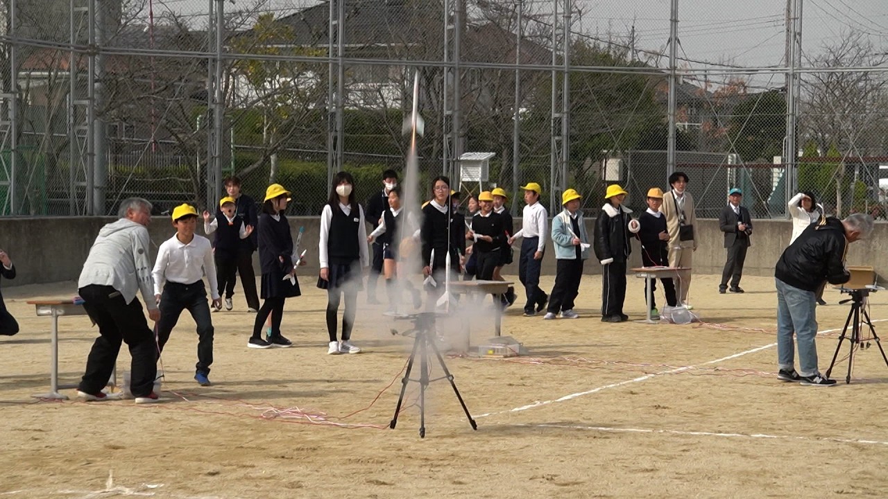 失敗しても再挑戦！挑戦する大切さ学んで　大津市の小学校でロケット教室