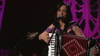 Video thumbnail of "Julieta Venegas - Me Voy (MTV Unplugged)"