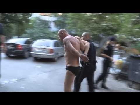 ШОК! Новая полиция снова избивает людей дубинками!
