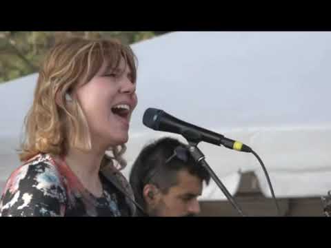 Molly Tuttle sings