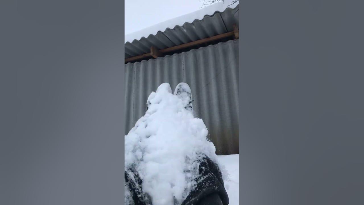 Новый год первый снег #прыжки #паркур как правильнопрыгать в снег я ...