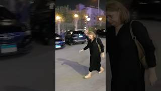 ظهور نادر.. الفنانة حنان سليمان في عزاء الراحلة ناهد رشدي